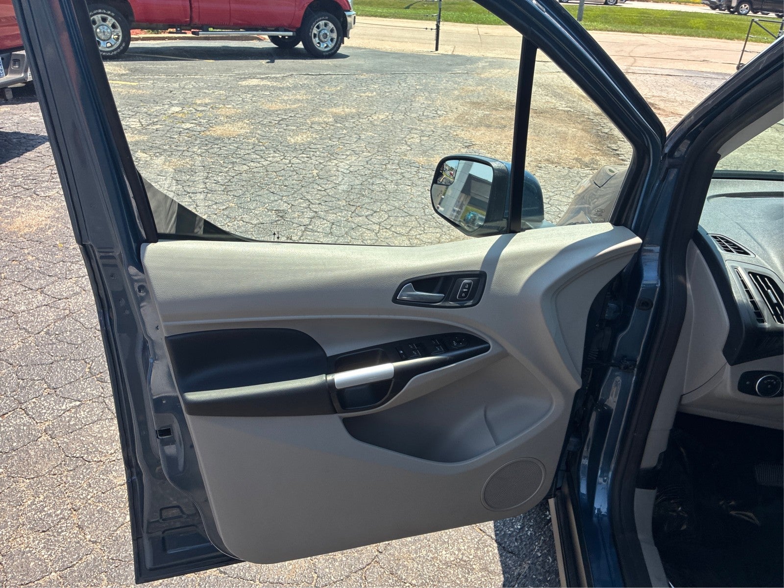 2022 Ford Transit Connect Wagon Titanium